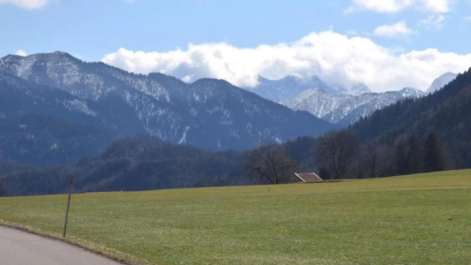 Beautiful Holiday Home With Shared Pool Nesselwang Germania